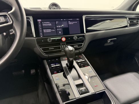 Certified 2024 Porsche Macan AWD/4WD image 37