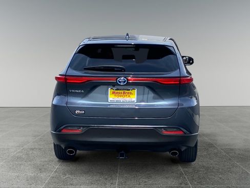 Used 2024 Toyota Venza LE AWD/4WD image 4