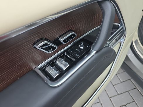 Certified 2023 Land Rover Range Rover Autobiography AWD/4WD image 18