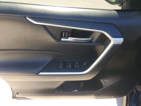 Used 2022 Toyota RAV4 XLE image 18