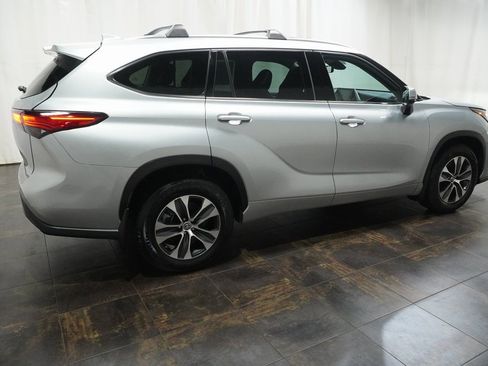 Certified 2020 Toyota Highlander XLE image 4