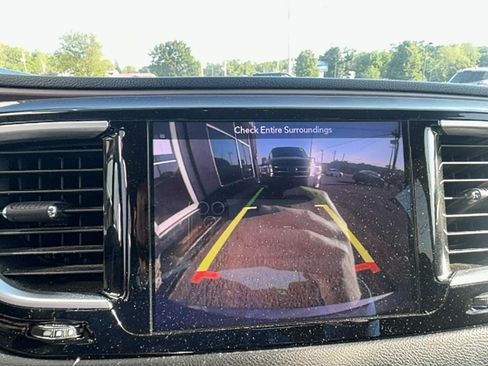Used 2018 Chrysler Pacifica Touring-L Plus FWD image 31
