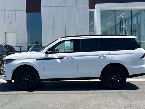 New 2026 Lincoln Navigator Reserve w/ Jet Appearance Package AWD/4WD image 6