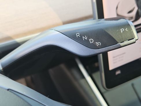 Used 2020 Tesla Model 3 Standard Range Plus RWD image 11
