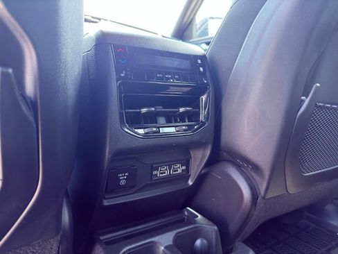 Used 2024 Jeep Grand Cherokee L Limited AWD/4WD image 7