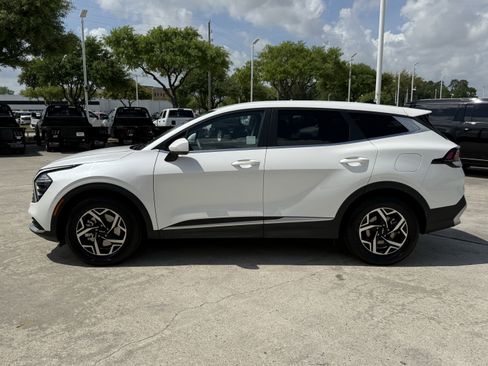 Used 2024 Kia Sportage LX image 9