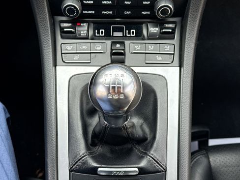 Used 2021 Porsche 718 Boxster RWD image 17