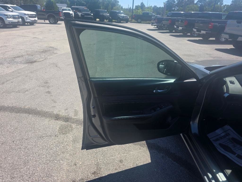 Used 2019 Nissan Altima 2.5 S FWD image 6