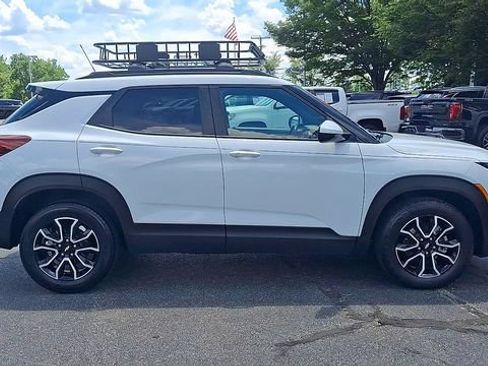 Used 2023 Chevrolet TrailBlazer ACTIV FWD image 9