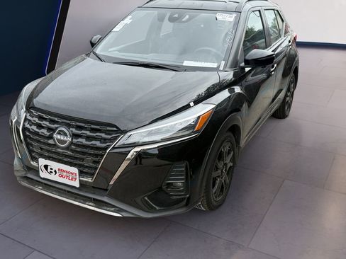 Used 2024 Nissan Kicks SR w/ Interior Electronics Package FWD image 1