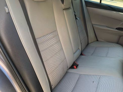 Used 2015 Toyota Camry SE w/ Moonroof Package FWD image 10