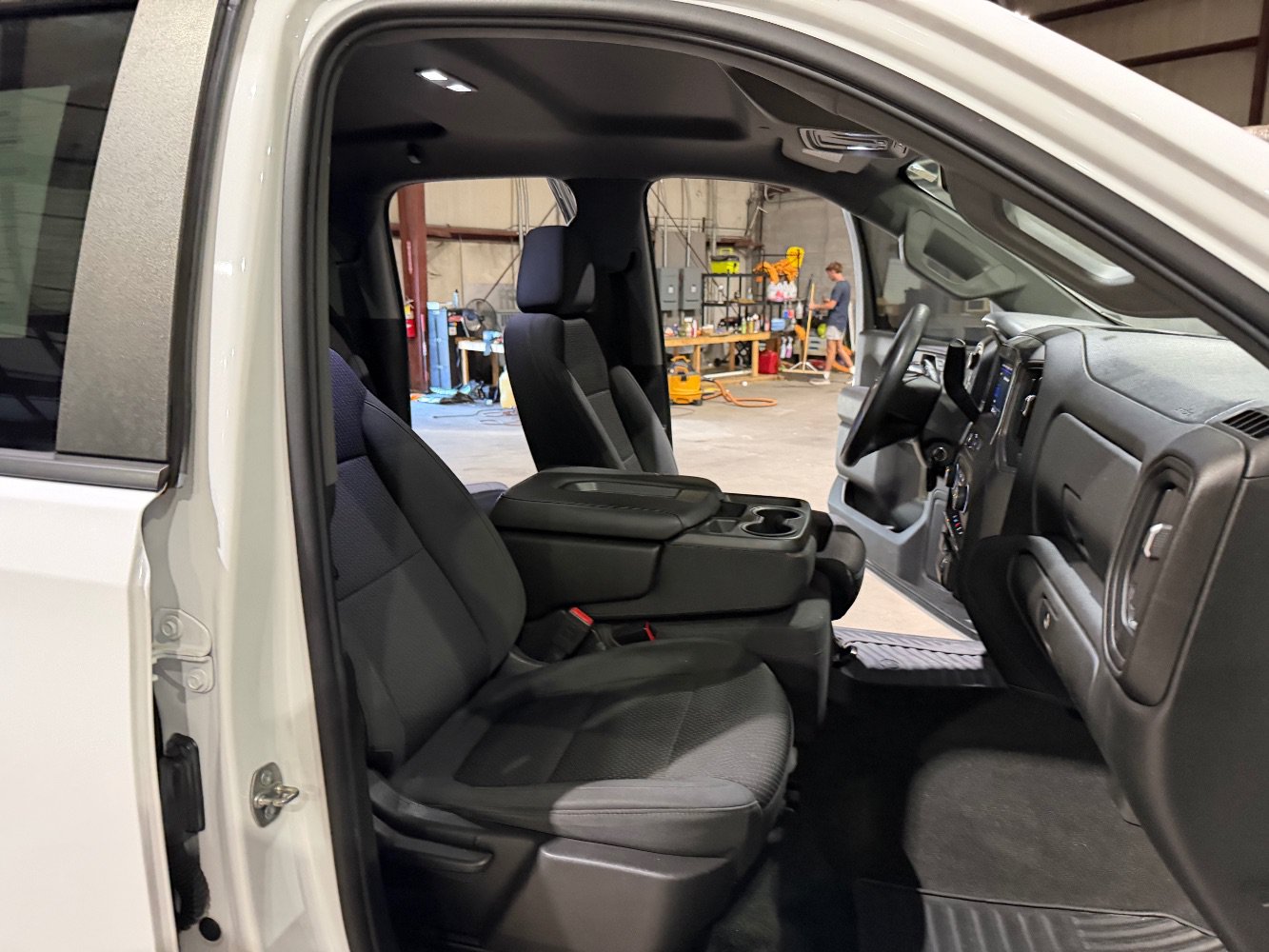 Used 2020 Chevrolet Silverado 1500 Custom w/ Custom Value Package AWD/4WD image 27