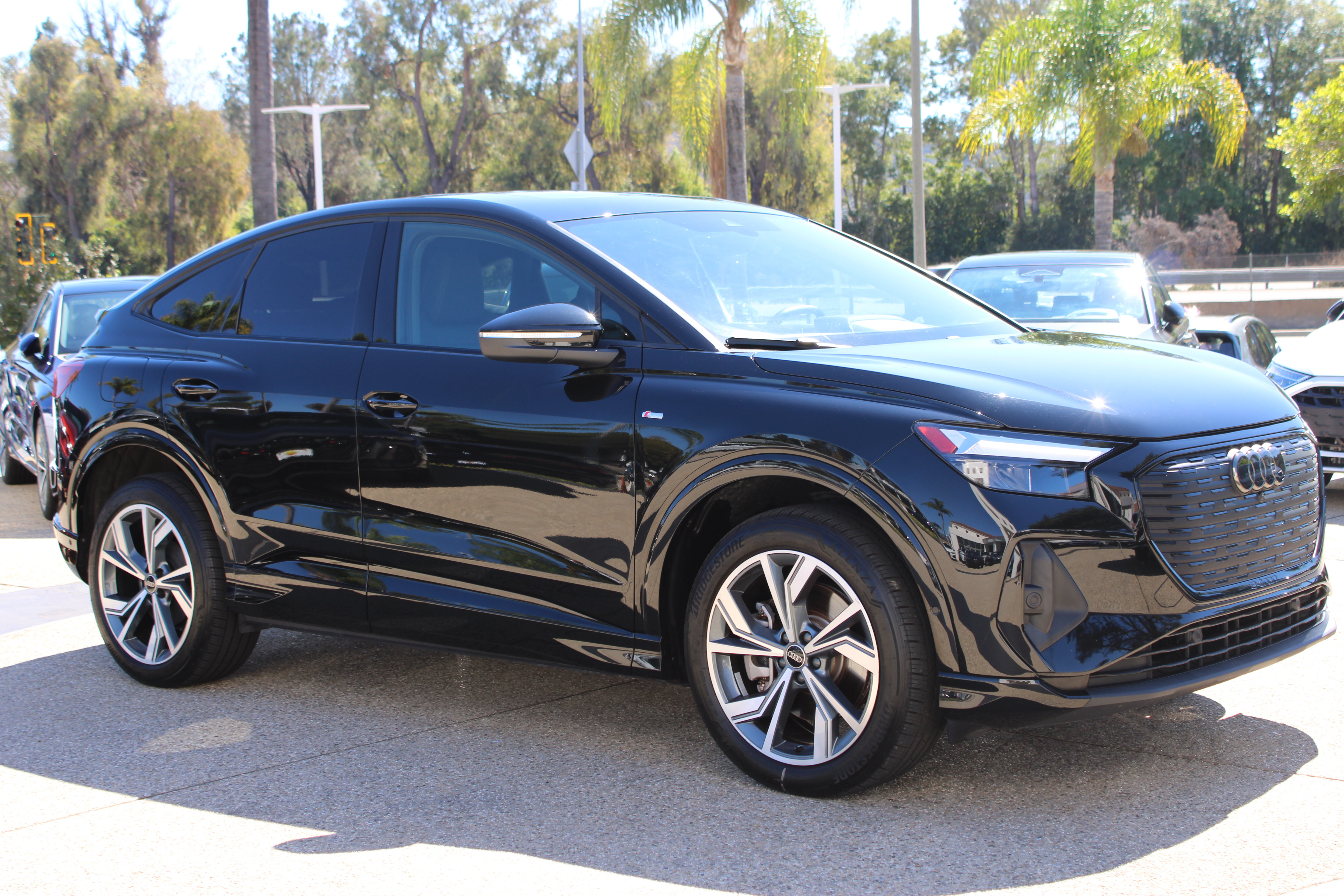 Used 2023 Audi Q4 e-tron Premium Plus w/ Premium Plus AWD/4WD image 7