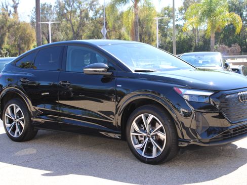 Used 2023 Audi Q4 e-tron Premium Plus w/ Premium Plus AWD/4WD image 7