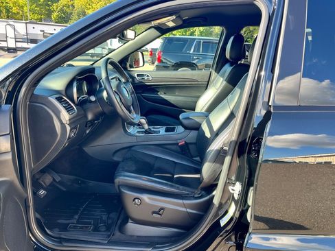 Used 2018 Jeep Grand Cherokee Altitude image 9