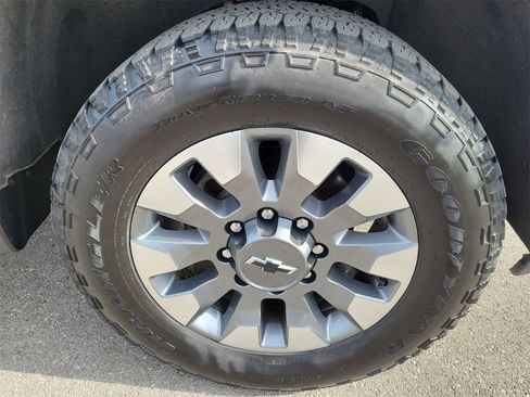 Used 2024 Chevrolet Silverado 2500 Custom w/ Custom Value Package image 6