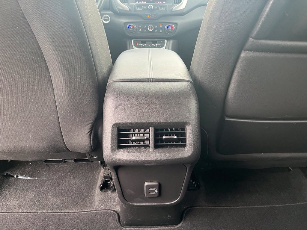 Used 2024 GMC Terrain SLE w/ Driver Convenience Package FWD image 28