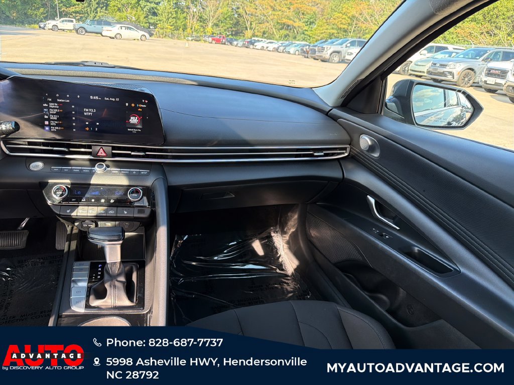 Used 2025 Hyundai Elantra SEL FWD image 35