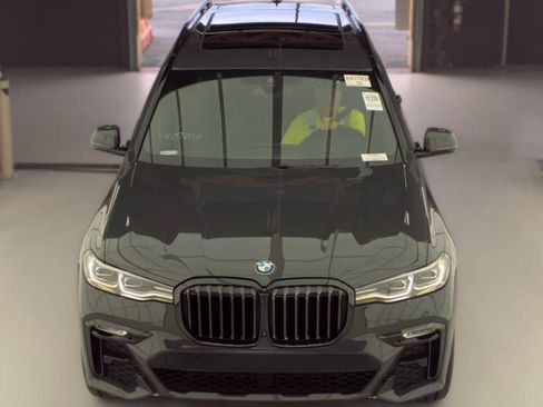 Used 2021 BMW X7 xDrive40i w/ M Sport Package AWD/4WD image 13