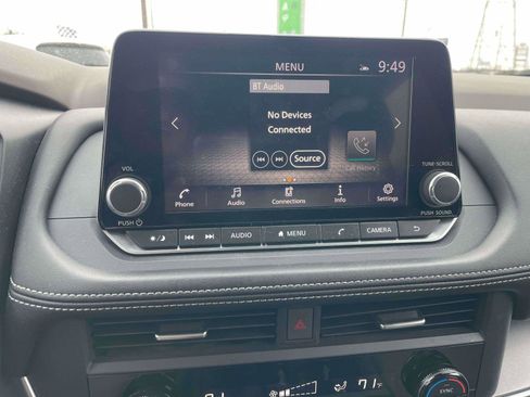 Used 2023 Nissan Rogue SV image 8