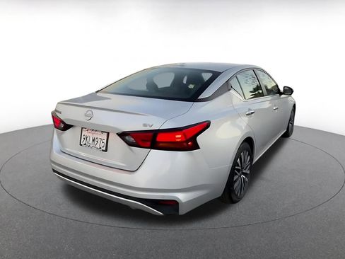 Used 2024 Nissan Altima 2.5 SV image 14