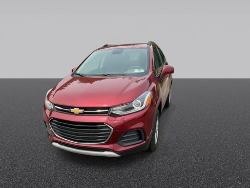 Used 2022 Chevrolet Trax LT w/ LT Convenience Package AWD/4WD image 4