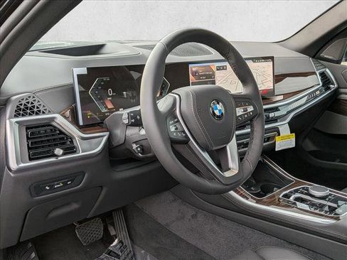 New 2026 BMW X5 xDrive40i w/ Climate Comfort Package image 3