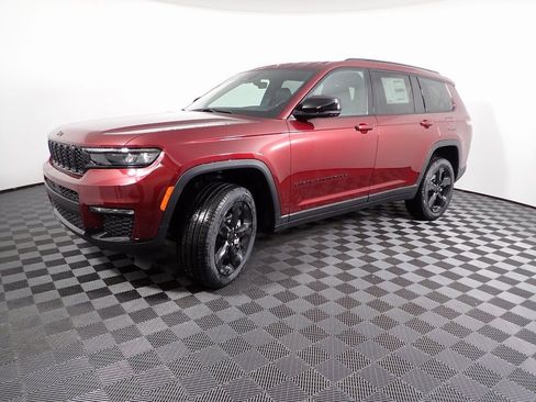 New 2025 Jeep Grand Cherokee L Limited image 9