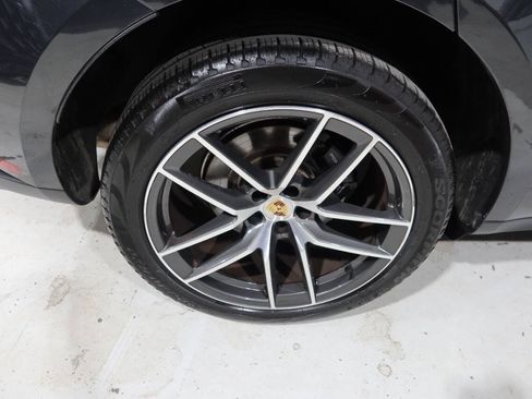 Used 2024 Porsche Macan AWD/4WD image 42