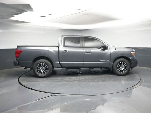 Used 2021 Nissan Titan SV w/ SV Convenience Package image 6