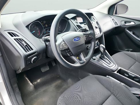 Used 2016 Ford Focus SE FWD image 6