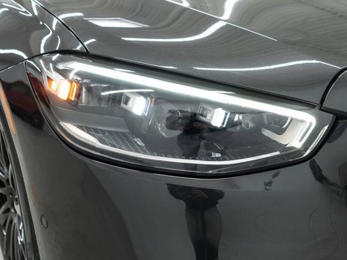 Used 2022 Mercedes-Benz S 500 4MATIC w/ AMG Line Package image 48