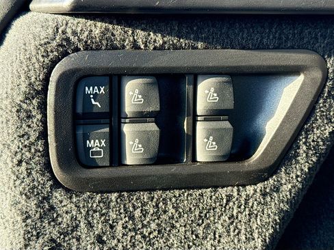 Used 2025 BMW X7 M60i image 13