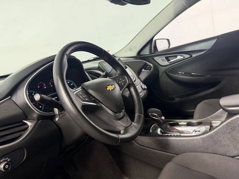 Used 2025 Chevrolet Malibu RS FWD image 22