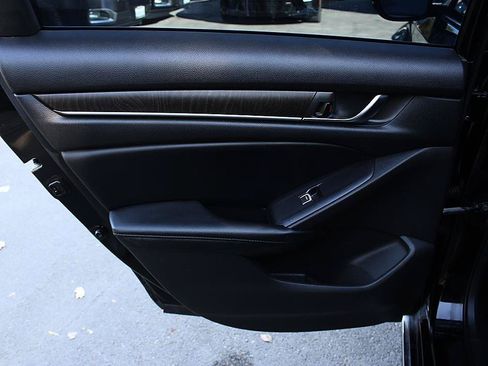 Used 2018 Honda Accord EX-L image 12