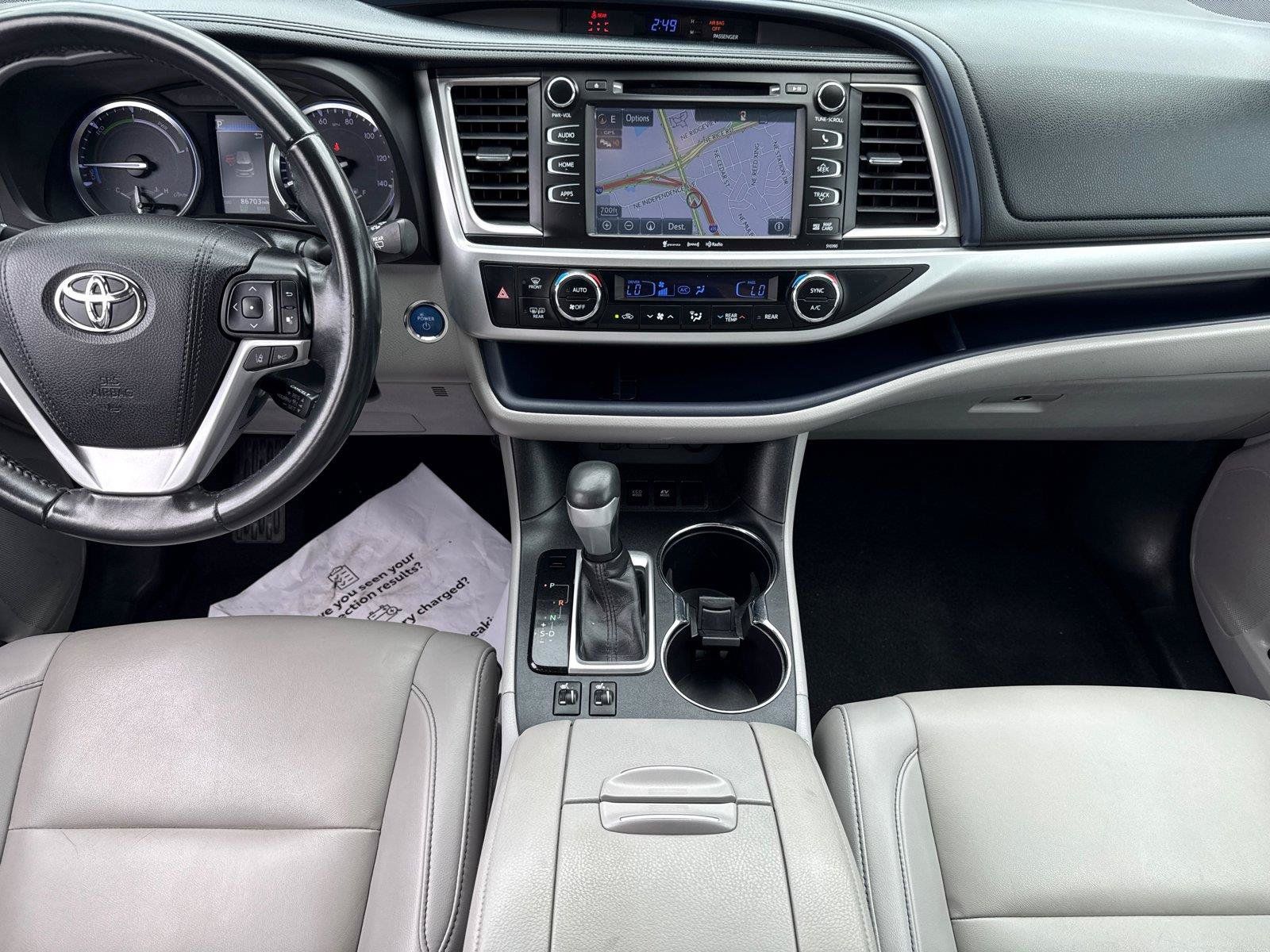 Used 2019 Toyota Highlander XLE AWD/4WD image 28
