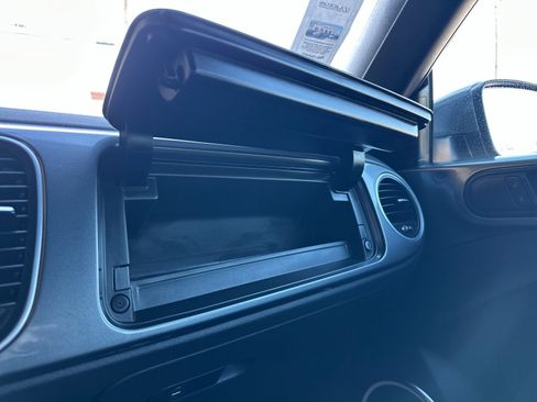 Used 2013 Volkswagen Beetle 2.5 image 31