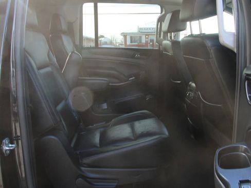 Used 2020 GMC Yukon XL SLT image 12