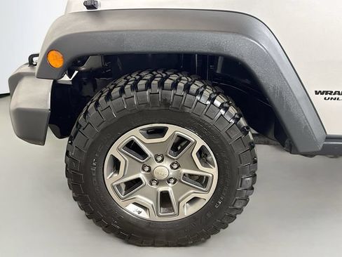 Used 2017 Jeep Wrangler Unlimited Rubicon AWD/4WD image 27