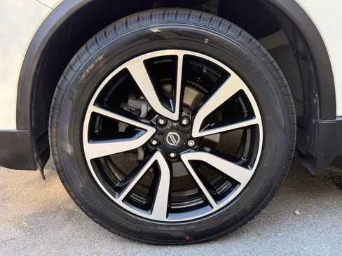 Used 2019 Nissan Rogue SL w/ Premium Package AWD/4WD image 19