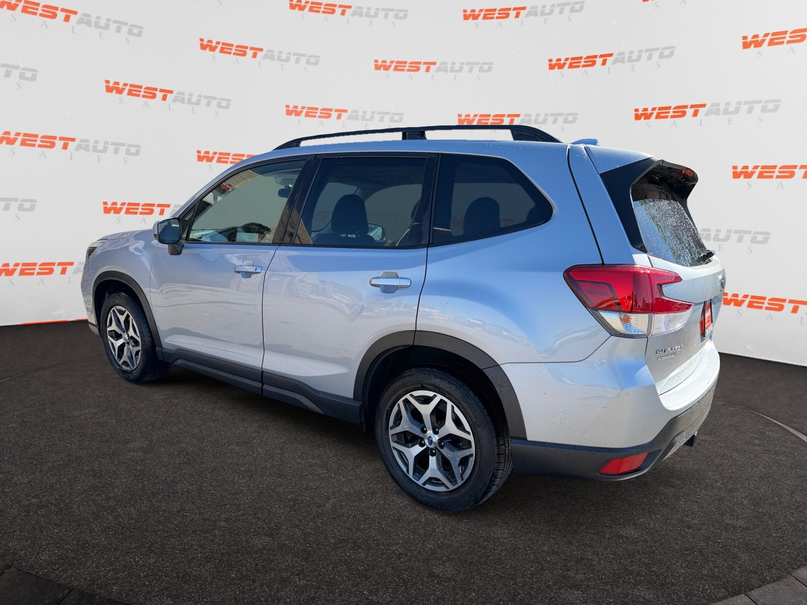 Used 2020 Subaru Forester Premium AWD/4WD image 3