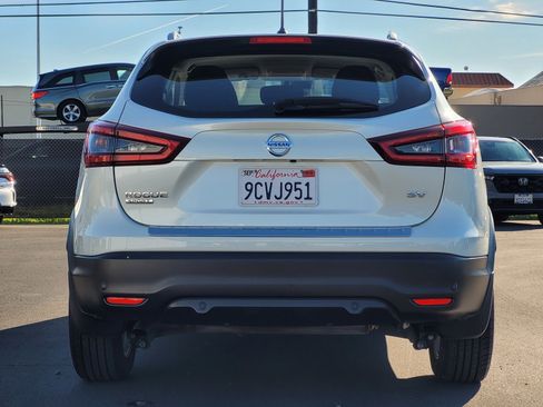 Certified 2022 Nissan Rogue Sport SV image 5