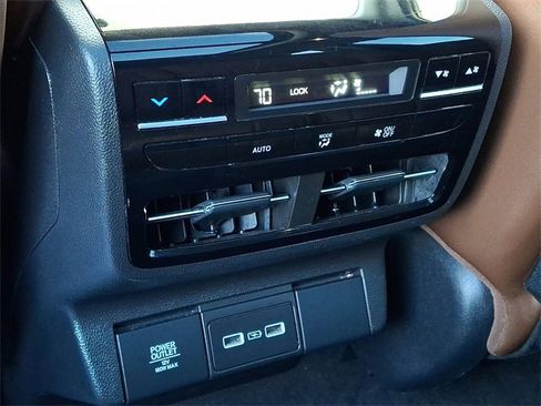 Used 2024 Acura MDX SH-AWD w/ Technology Package image 12