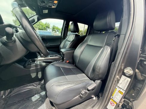Used 2019 Toyota Tacoma TRD Off-Road w/ TRD Premium Off Road Package AWD/4WD image 10