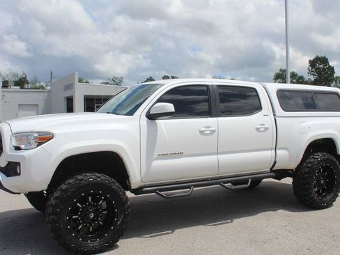 Used 2019 Toyota Tacoma SR5 image 3