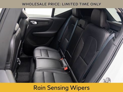 Used 2025 Volvo XC40 B5 Plus image 15