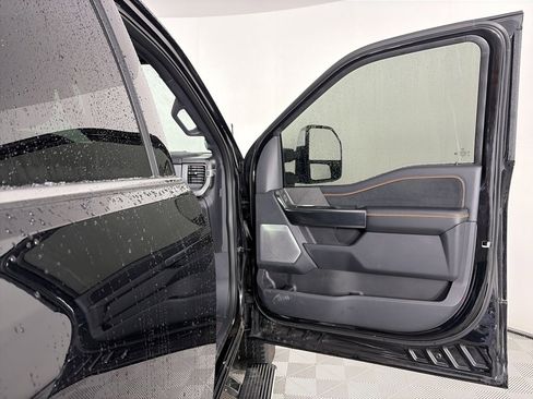 Used 2024 Ford F350 Platinum w/ FX4 Off-Road Package image 31