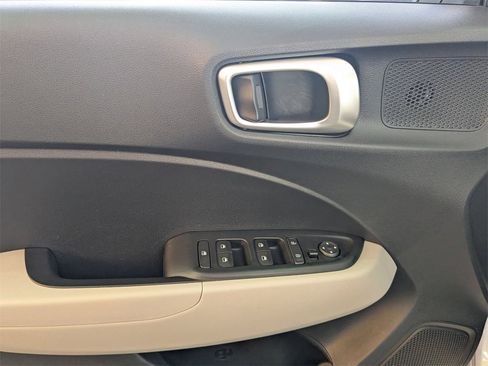 Used 2025 Hyundai Venue SEL image 14