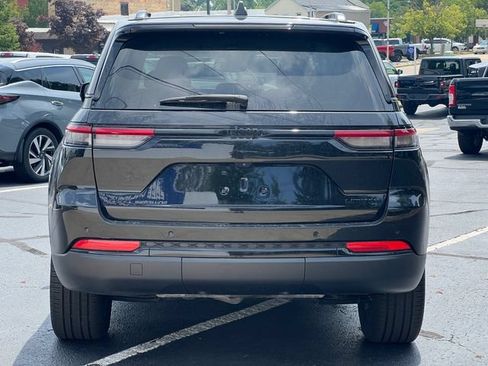 Used 2023 Jeep Grand Cherokee Limited w/ Black Appearance Package AWD/4WD image 47