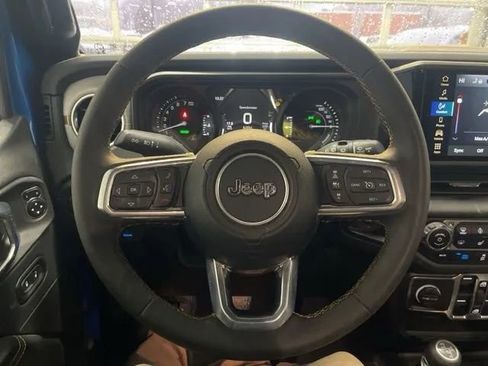 Used 2024 Jeep Wrangler Unlimited Sahara image 17